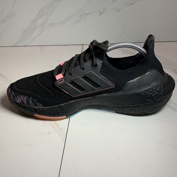 Adidas Women’s Ultraboost 22 Black Beam Pink GX5927 Running Sneakers Size 10W - Picture 5 of 9